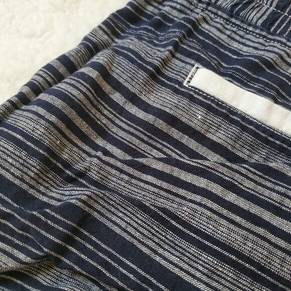 Athleta Jacquard Sandbar Shortie 100% Linen Striped Shorts Women's Size 4 Navy - Picture 9 of 16